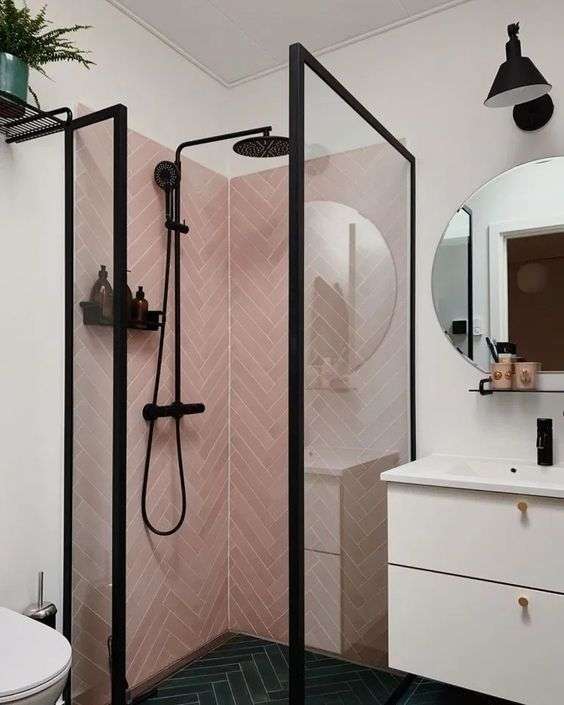 Стеклянные дверцы для душа