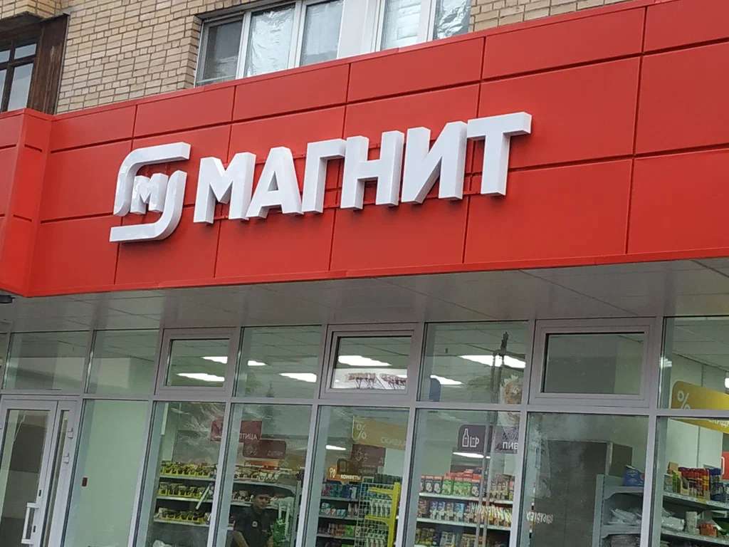 Теплоизолированные пластиковые двери со стеклопакетами